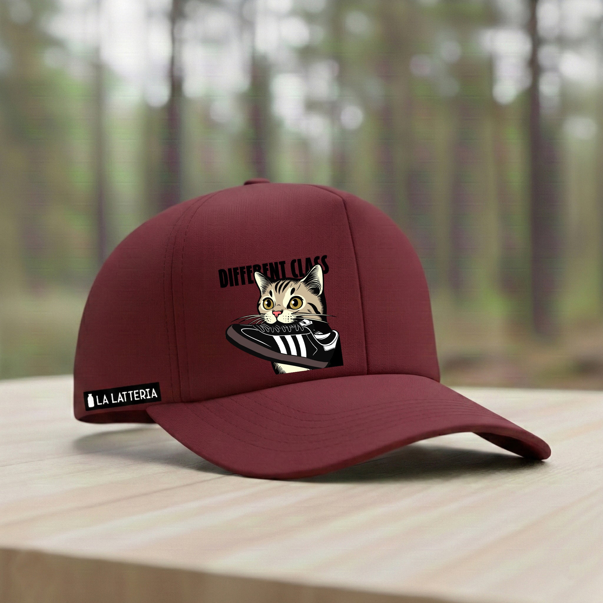 Cappellino Different Class gatto con scarpa